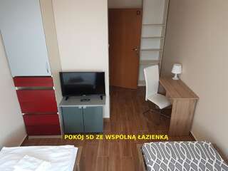 Хостелы Hostel Mega 2 Быдгощ Стандартный двухместный номер с 1 кроватью и общей ванной комнатой-5