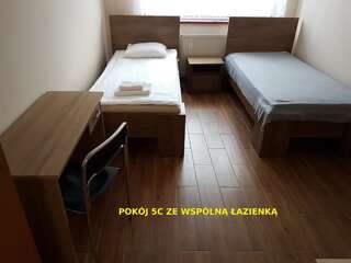 Хостелы Hostel Mega 2 Быдгощ Стандартный двухместный номер с 1 кроватью и общей ванной комнатой-6